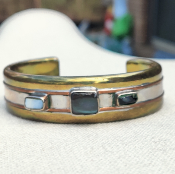 Vintage mixed metal labradorite,mother of pearl and onyx cuff bracelet - Picture 5 of 13